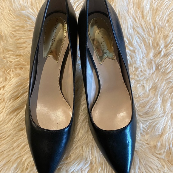 Marc Fisher Pointed Toe Pump - Picture 1 of 7